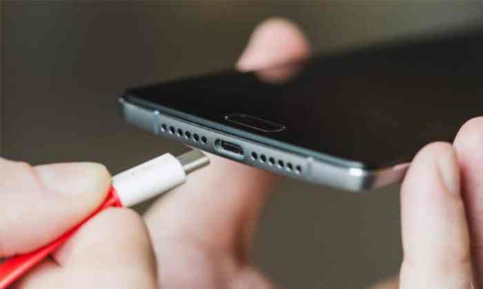 Cara memperbaiki smartphone yang tidak bisa di-charge